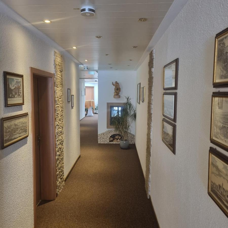 Hotel Garni Krone Гайслинген-ан-дер-Штайге Экстерьер фото